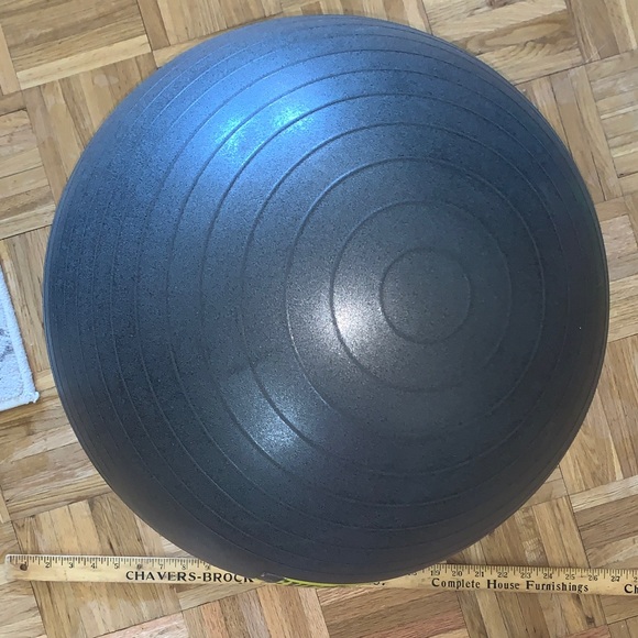 EVERLAST Large Fitness Ball - Home Gym / Exercise & Stretching - Picture 4 of 6